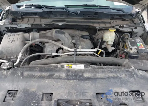 2017 Ram 1500 Slt 4X2 6'4 Box z USA, uszkodzony, nr VIN 1C6RR6GT6HS523711